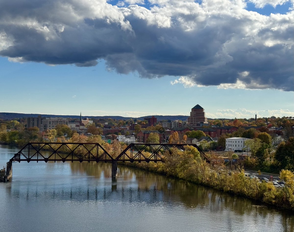 petermarteka's tweet photo. Nice autumn afternoon across Middletown from the top of the Arrigoni Bridge.
#Bridgerun https://t.co/A57bL5fCOi