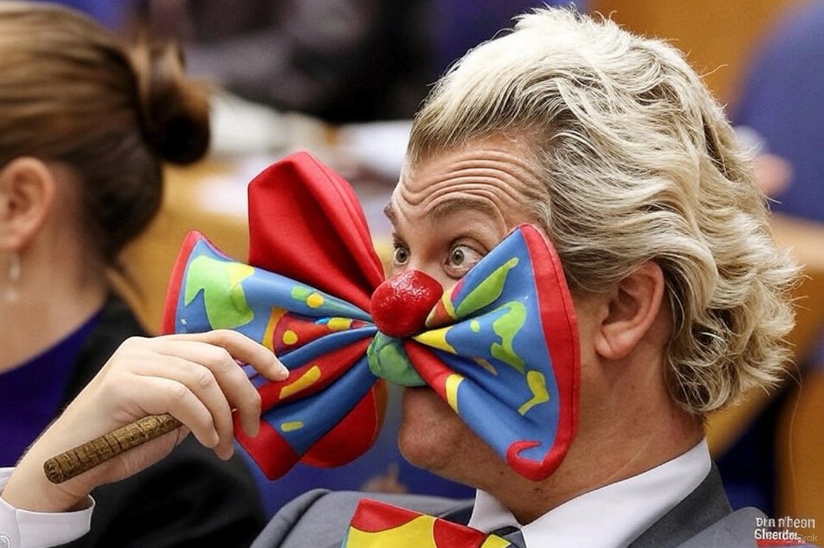 Ik ga dit vanaf nu dagelijks tweeten: 

“De PVV bestaat uit één man met een Twitter account. Verder is het HELEMAAL niets. Hij gaat niets voor u betekenen. En om tegengewerkt te worden moet je wél weken als grootste gratis bierbrouwer ter wereld.”