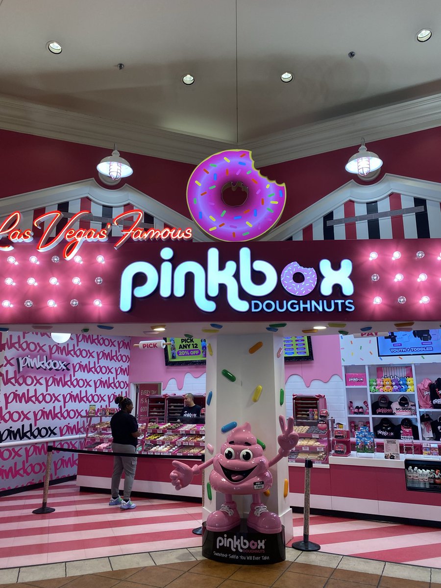 losferrari's tweet image. Out here in Vegas for the HBCU classic &amp;amp; getting in a little pregame snacking today #PinkBox doughnuts 😋