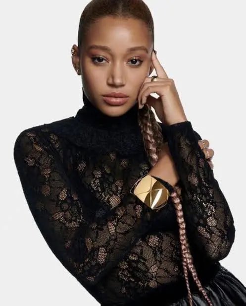 Yoamarahonei's tweet photo. HAPPY 27th BIRTHDAY AMANDLA STENBERG 🤎🤎#October23rd✨#Actress✨#TheHateYouGive✨#AmandlaStenberg✨#explorepage✨ https://t.co/z9Ad4faDWS