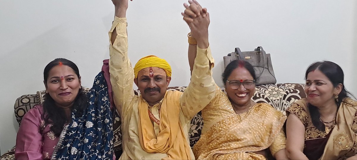 भाई-बहन के स्नेह, त्याग और समर्पण के प्रतीक पर्व भाई-दूज की आप सभी को हार्दिक शुभकामनाएं!

#BhaiDooj #भाईदूज

<a href="/samajwadiparty/">Samajwadi Party</a> <a href="/yadavakhilesh/">Akhilesh Yadav</a> <a href="/dimpleyadav/">Dimple Yadav</a> <a href="/juhiesingh/">Juhie Singh</a> <a href="/ShyamLalPalSp/">Shyam Lal Pal</a> <a href="/shivpalsinghyad/">Shivpal Singh Yadav</a> <a href="/MPDharmendraYdv/">Dharmendra Yadav</a> <a href="/lalbihariyadav4/">lal bihari yadav</a>