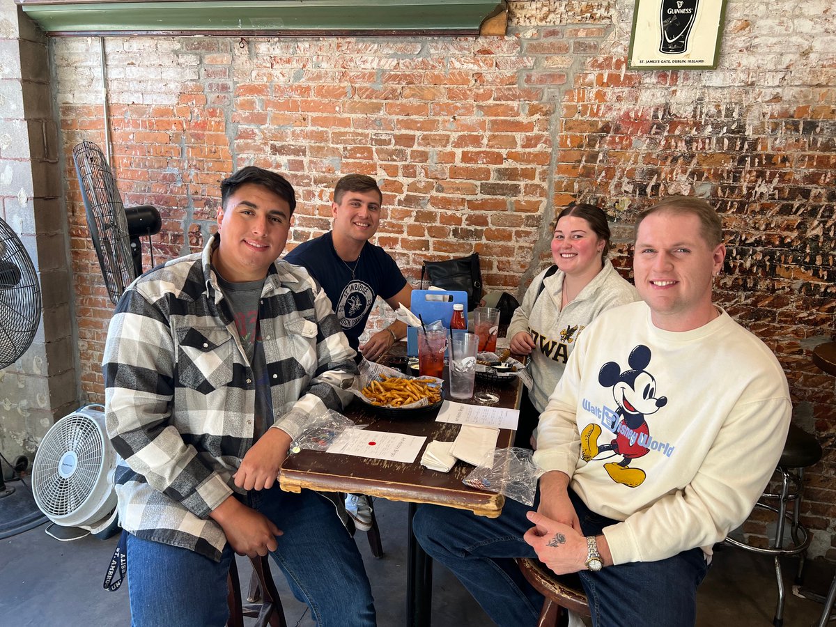Thanks to everyone who joined us this past Sunday at Mac’s Tavern for an afternoon of art, laughter, and a little friendly competition. A big shoutout to the Kappa Pi Art History Honor Society for hosting such a fantastic event — and to all who came out to celebrate!