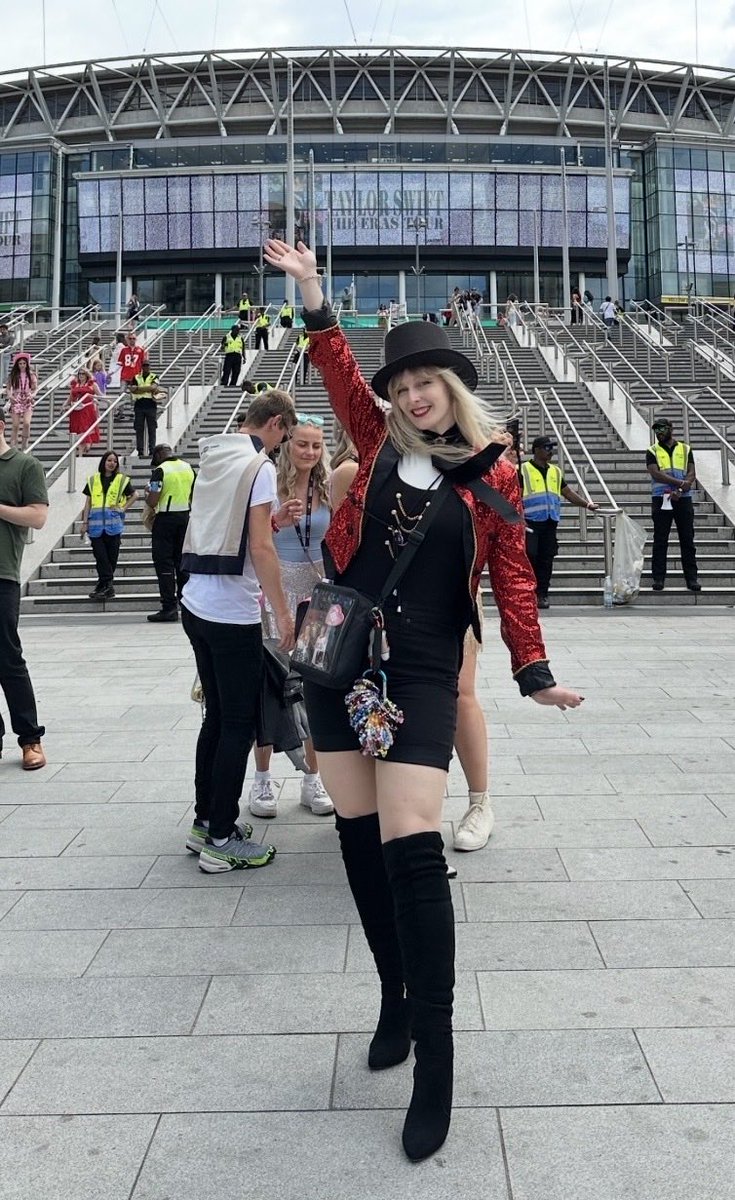 lauraswift13_'s tweet image. This album changed it all ❤️‍🩹✨#13YearsOfRED #TaylorSwiftRED @taylornation13 @taylorswift13