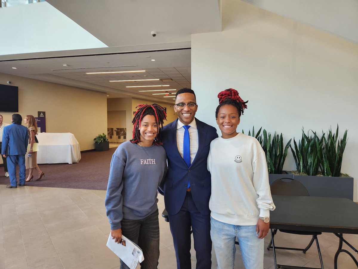 GarlynnGrant's tweet photo. Speak power to youth! #firsttimevoter https://t.co/vSEmfJ96LD