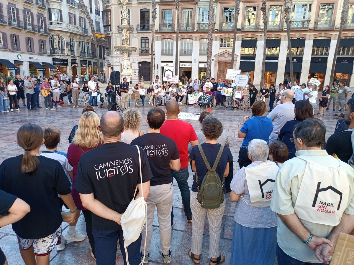Nadie debería vivir sin un hogar. Tener un techo es un derecho, no un privilegio. Eduquemos en solidaridad y construyamos una sociedad más justa. 💬
#NadieSinHogar #JusticiaSocial #Solidaridad #Empatía #EducaciónSocial #malaga