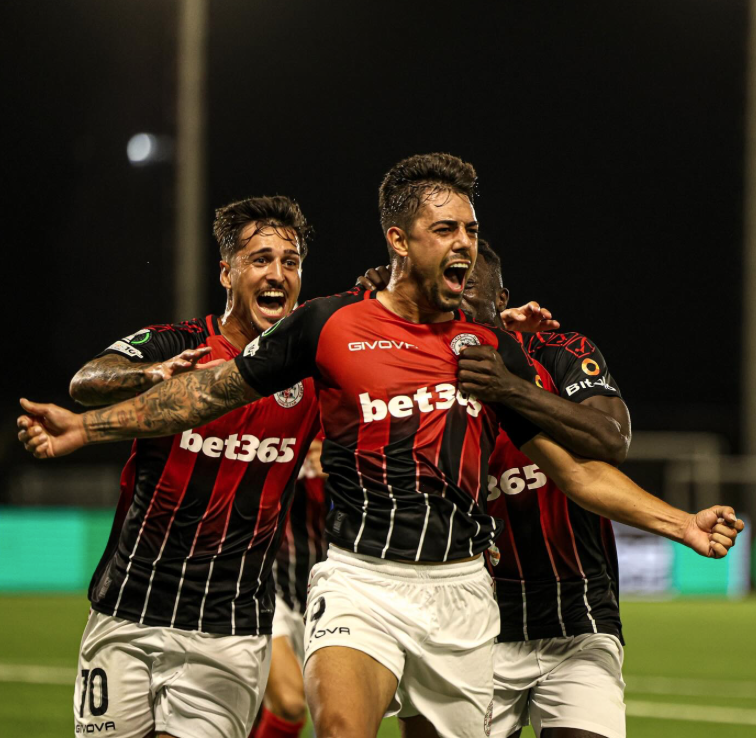 marca's tweet image. Ha sido una noche histórica también en Gibraltar 🇬🇮

El Lincoln Red Imps ha vencido al Lech Poznan (2-1) y ha conseguido la primera victoria y los primeros puntos de la historia europea del Peñón. ¡Enhorabuena @LincolnRedImps ! #UECL