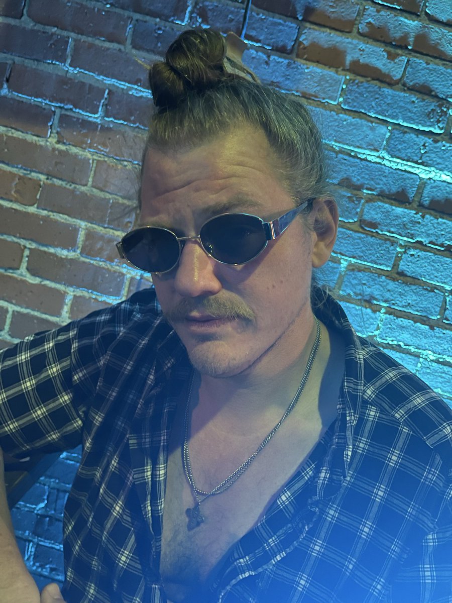 CaseyCastration's tweet image. i got drunk last night 😌