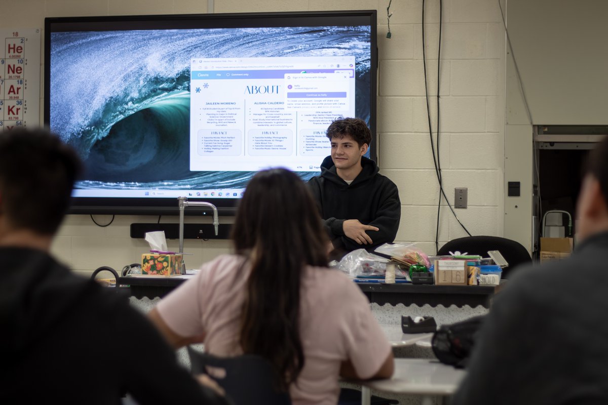 southtexasisdws's tweet image. Our seniors kicked off the 🦁 Mentor Program this week! They&apos;re providing support, guidance &amp;amp; encouragement to incoming freshmen as they navigate high school. 💙
#WorldScholars #STISD #MentorProgram #Leadership #HighSchoolLife #LionsLead #IBWorldSchool #UTRGV #STC #Edinburg #RGV