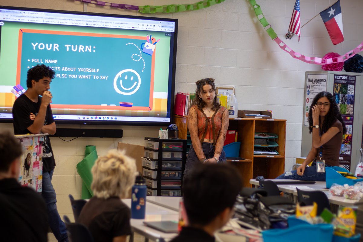 southtexasisdws's tweet image. Our seniors kicked off the 🦁 Mentor Program this week! They&apos;re providing support, guidance &amp;amp; encouragement to incoming freshmen as they navigate high school. 💙
#WorldScholars #STISD #MentorProgram #Leadership #HighSchoolLife #LionsLead #IBWorldSchool #UTRGV #STC #Edinburg #RGV