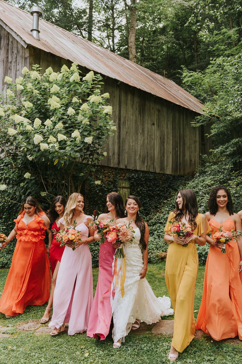 If you're going for the rustic chic vibe for your wedding you can still include pops of color! Bright colors on bridesmaids can be the perfect small touch! 

Pic creds: Michelle Elyse Photography
