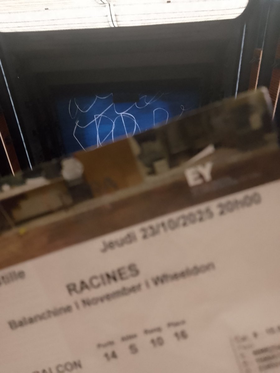 Le mois d'octobre touche à sa fin et enfin mon 1er spectacle de la saison 25-26  avec Thème et Variations de Balanchine. A chaque fois que je vois ce ballet si beau et si musical je pleure de joie surtout quand il est illustré par des danseur.e.s superbes comme Inès et Thomas ♥️