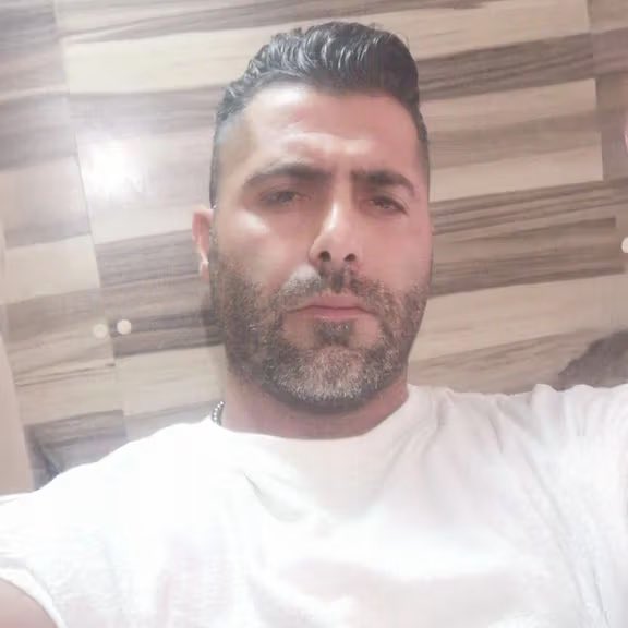 جرمت چیست؟ منفجر کردن یک ترقه صوتی مقابل در دادگستری گیلان! #منوچهر_فلاح