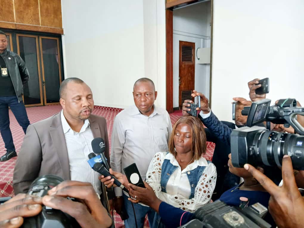 mandefu113's tweet image. Proposition de loi pour la dignité et l’indépendance des Huissiers de justice en RDC

Ce 23 Octobre 2025, j’ai déposé à l’Assemblée nationale ma proposition de loi modifiant et complétant la loi n°16/011 du 15 juillet 2016 portant création et organisation de la profession…