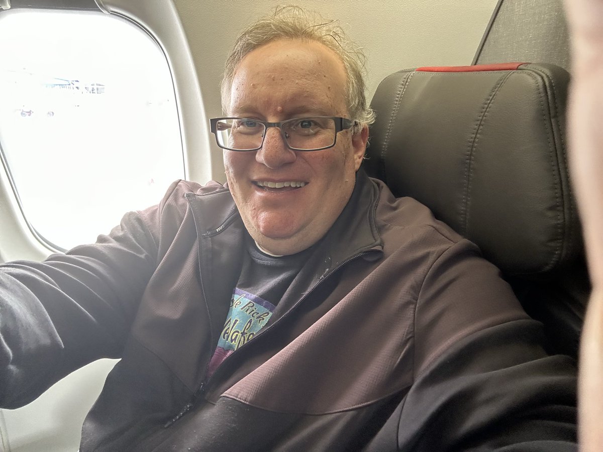 DLC Milwaukee bound! (Landed now)

Empty row, didn’t have to check bag! Hoagie from Tony Lukes!