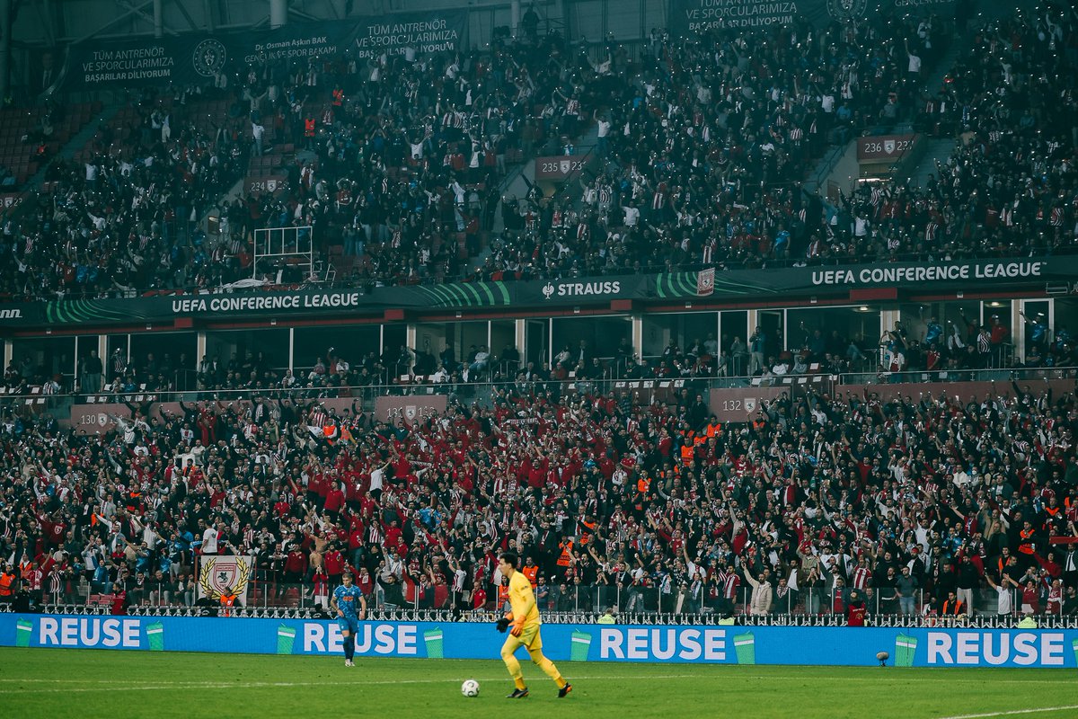 📸 Mücadelenin içinden anlar!

Samsunspor 3 - 0 Dynamo Kyiv

📎 Detaylar web sitemizde.
👉 bit.ly/4oxGREf

#SAMvFCDK #Samsunspor #UECL #AtatürklüArma #FromSamsuntoEurope #UEFA #ConferenceLeague