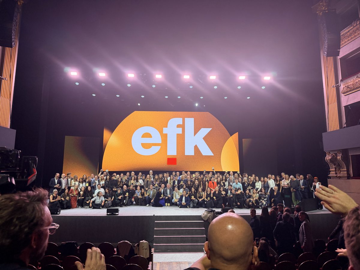 🎭 ¡Y así despedimos una noche mágica desde el Teatro Real!
Gracias a todos los anunciantes, agencias y profesionales que hacen grande la comunicación comercial en España.
Nos vemos en el cóctel 💫🥂