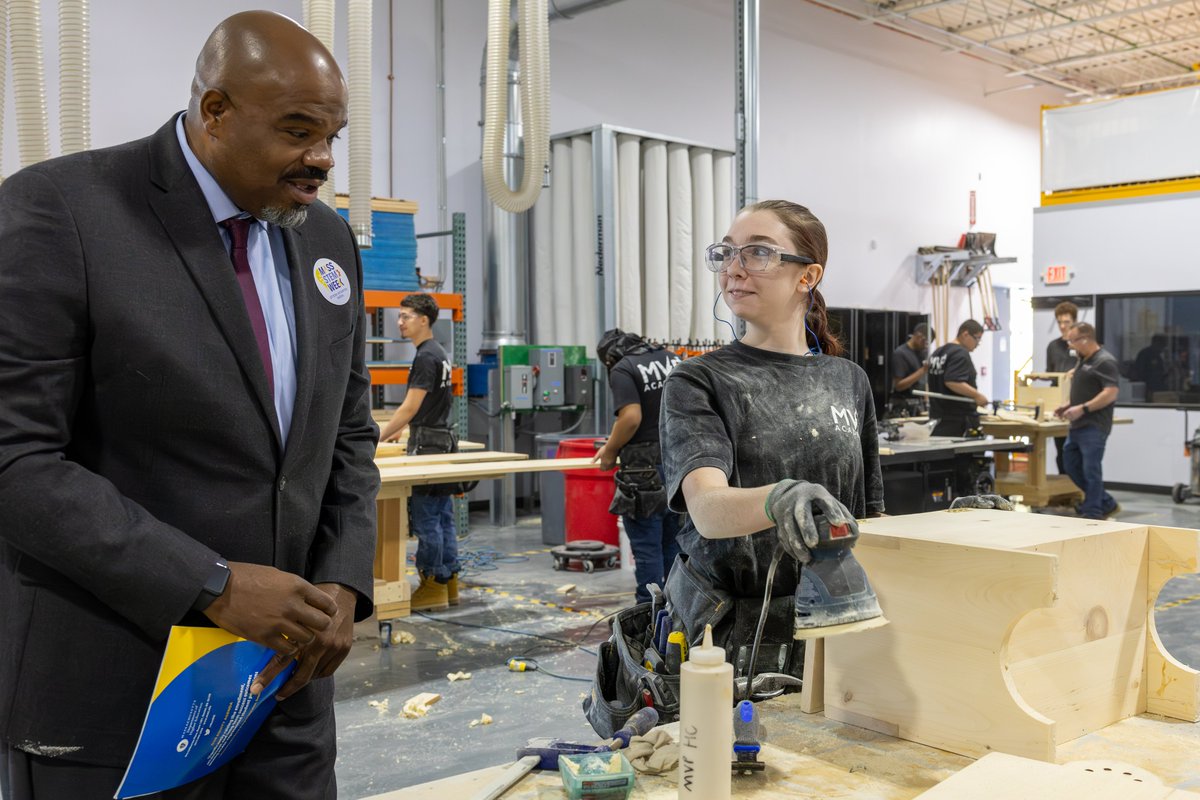 MassEducation's tweet image. When students connect classroom learning to real-world skills, the possibilities are endless 💡

On day 4 of #STEMWeek, @MassLtGov and Secretary @PatrickTutwiler announced $8.5M for Career-Connected Learning to grow applied and work-based learning experiences. #STEMStartsNow