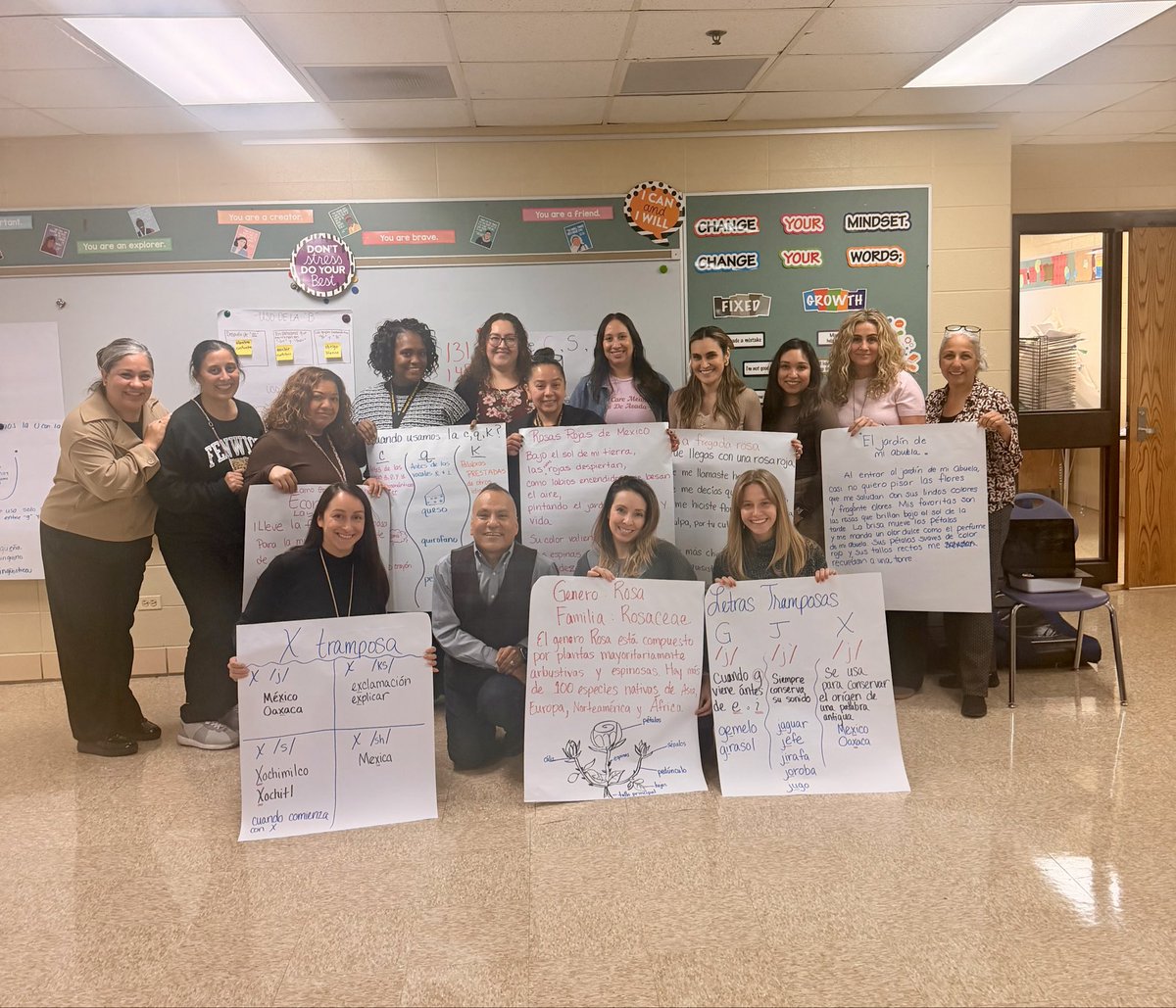 JoseMedinaJr89's tweet image. Las maestras de la educación dual en el Distrito 89, contentísimas con un taller completamente en español. El enfoque - la lectoescritura auténtica con un vistazo dual. #duallanguage #Chicago