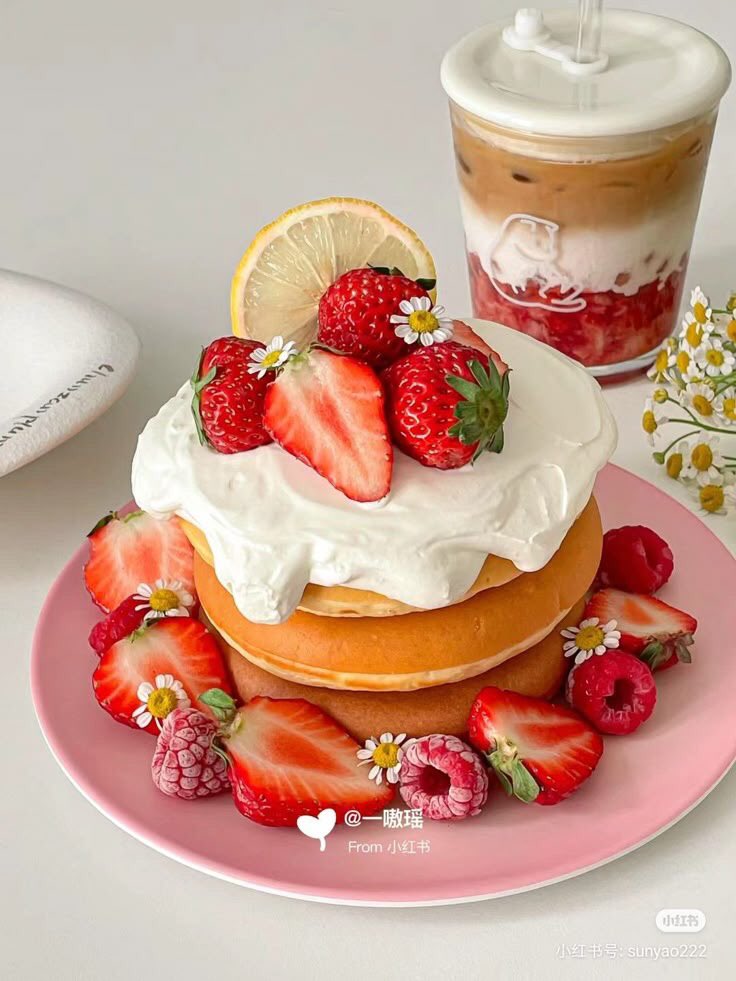 cutie4ngelx's tweet image. strawberry pancake.