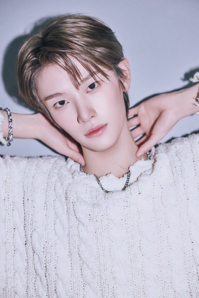 kangwoojinnz's tweet image. had an interview today and all i was thinking abt was this picture