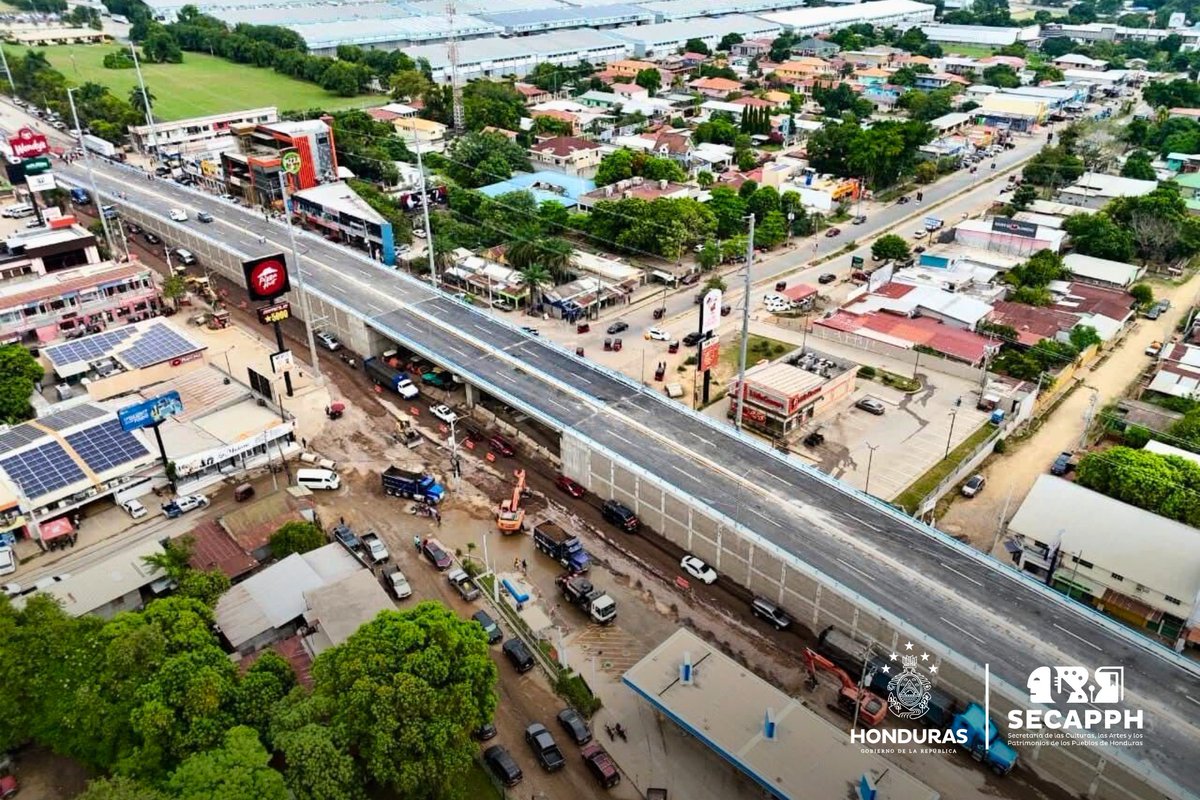 SECAPPH's tweet image. #SecapphInforma 🛣️ La Presidenta @XiomaraCastroZ y el Secretario de Infraestructura y Transporte, Octavio Pineda,  supervisaron y habilitaron hoy el nuevo puente de cuatro carriles del Intercambiador Logístico de Villanueva, Cortés.

Esta es una obra estratégica que impulsará el…