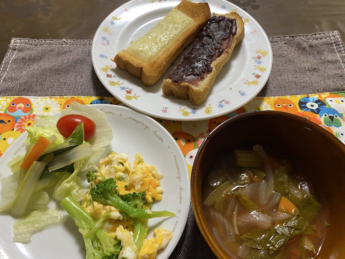 Qoo13598889's tweet image. オフトゥン🛌から
出たくない季節になりました
気温が下がって血圧上がる🤣🤣
#高齢者の朝飯