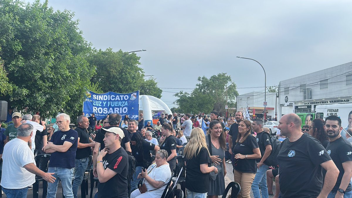 Digan lo que quieran pero acá …hay olor a triunfo!!!!!! En un ratito cerramos la campaña de <a href="/fuerzapatriasf/">Fuerza Patria Santa Fe 🇦🇷</a> en Rosario con una multitudinaria Asamblea Ciudadana en las calles de zona oeste. 💪🇦🇷❤️