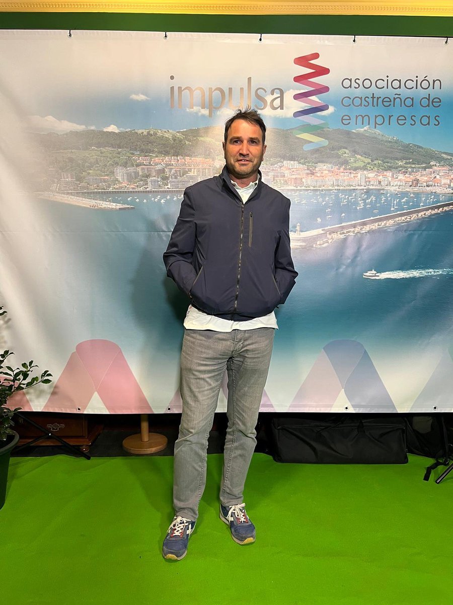 🟠 Hoy nuestro portavoz municipal, @JoseMariLiendo, ha asistido a la entrega de premios de la Asociación Castreña Impulsa, que reconoce el esfuerzo, la innovación y la dedicación de las PYMES de #CastroUrdiales.

Apoyamos a quienes hacen crecer nuestra economía local 💪🧡