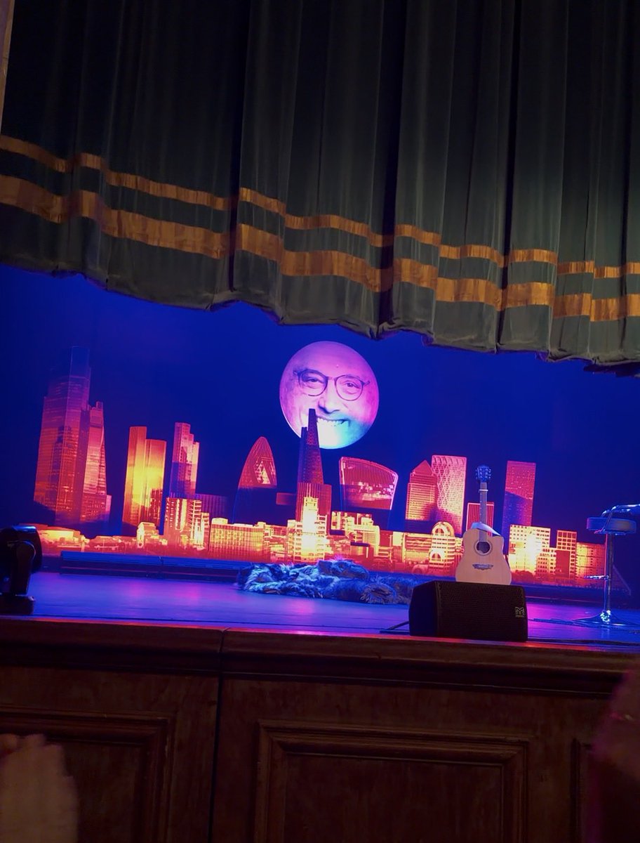 Comedian Stewart Lee has dressed his stage with the face of… 

… Greg Wallace 

🎤