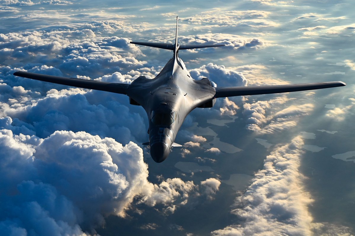 Defcon_Level's tweet image. U.S. B-1B Bomber Flights Near Venezuela: Trump's Denial and Available Evidence:
🚨 Latest Breaking Alerts:
defconlevel.com/current-level.…