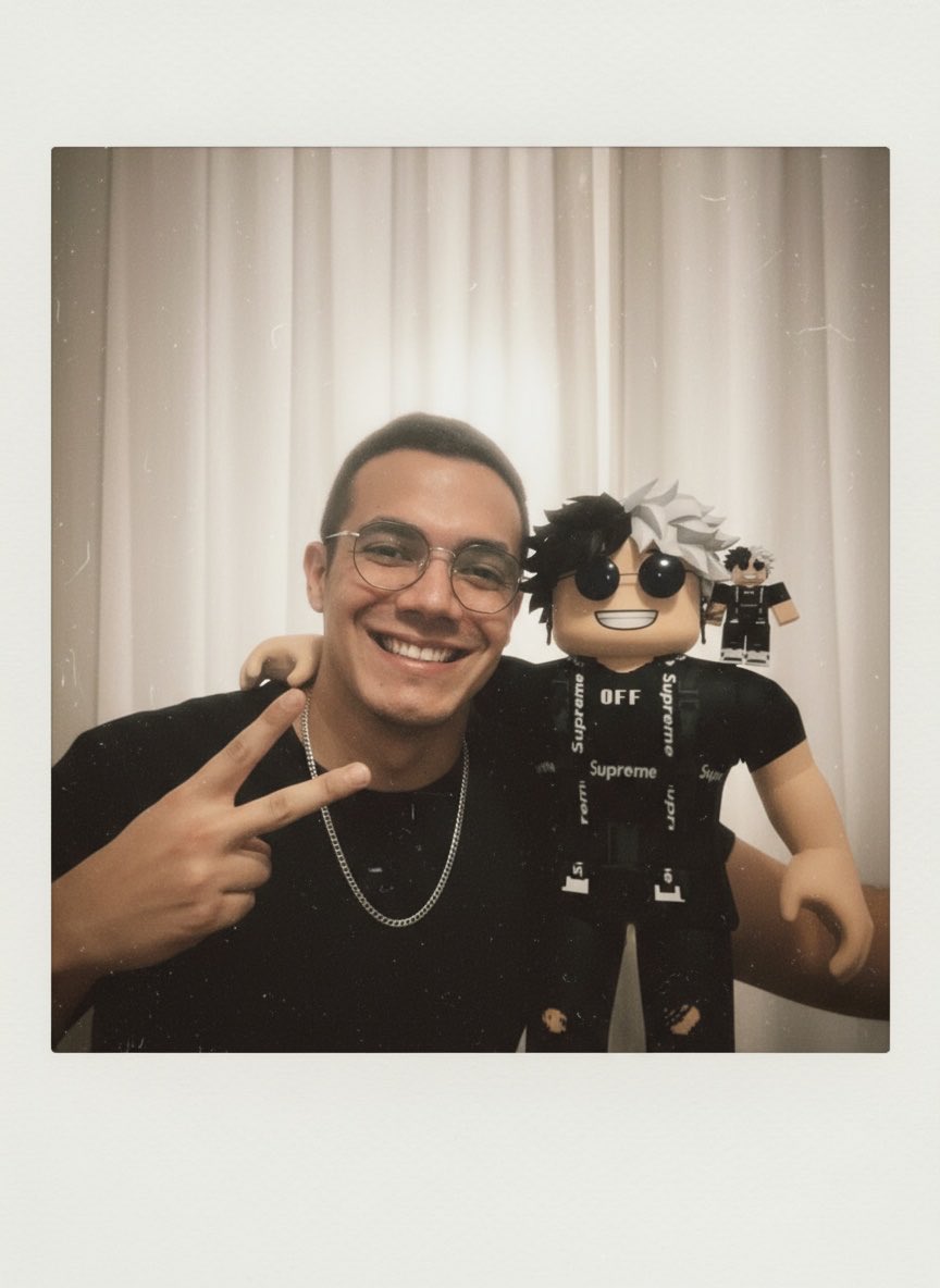 WhiteArrow_YT's tweet photo. 🤍Con mi mejor amigo y con el que me a cambiado la vida WhiteArrow somos 2 en 1 🖤 @Roblox @YouTubeGaming @YouTubeLATAM https://t.co/2ZijL9pitU