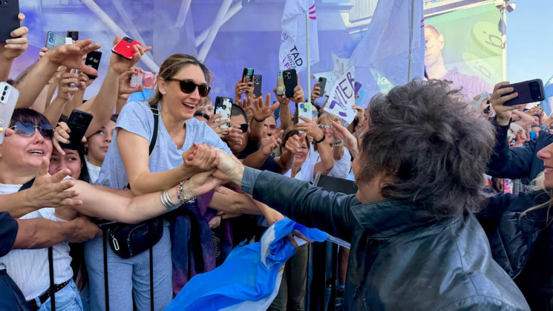 📌Los temas del Panorama de la Noche

🎙️ Kicillof acusó a Milei de “convertir la economía en un casino”.
🌎 Pablo Quirno fue designado como nuevo canciller.
📉 El dólar se estabiliza tras la intervención de EE.UU.

Más temas: portal.ejes.com/noticias/agend…