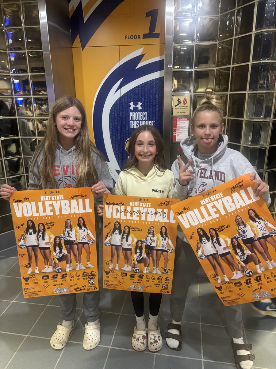 MathWithMsBretz's tweet image. Post game poster signing!