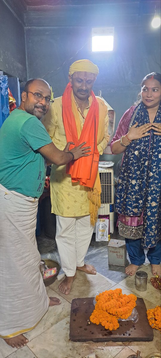 दिनांक 23 अक्टूबर 2025
#वाराणसी #पाण्डेय_घाट स्तिथ #जगत_जननी श्री: #माँ_काली पूजन श्रृंगार में सम्मिलित होने व दर्शन करने का सौभाग्य प्राप्त हुआ। महंत #राजकुमार_शुक्ला  जी का हार्दिक आभार।
जय माँ काली!

पूजा यादव (काशी पुत्री)
पूर्व विधायक प्रत्याशी 390-कैंट 
सपा वाराणसी।