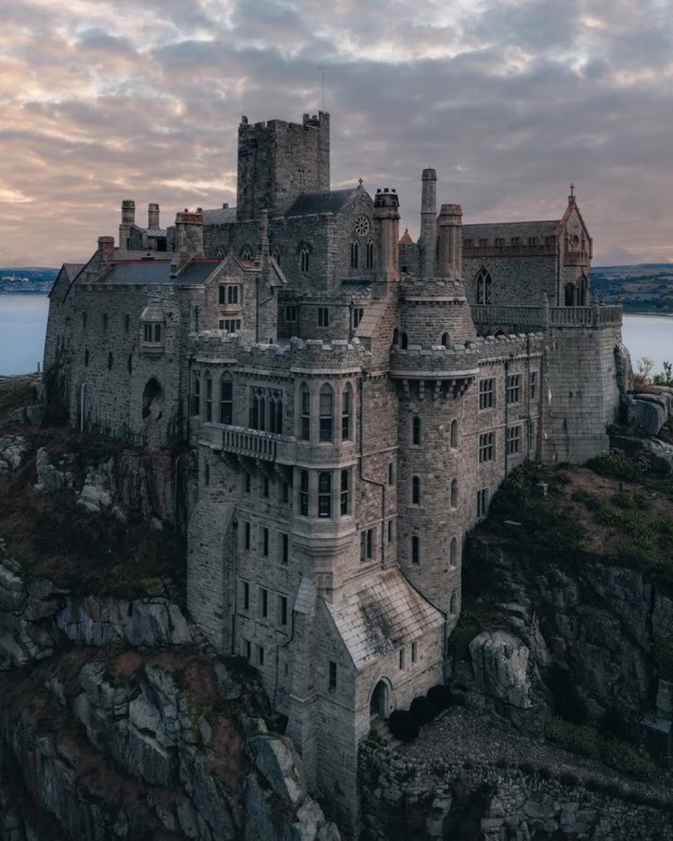 Mind Blown Feed (@mindblownfeed) on Twitter photo Saint Michael's Mount, England 🏴 Saint Michael's Mount, England 🏴