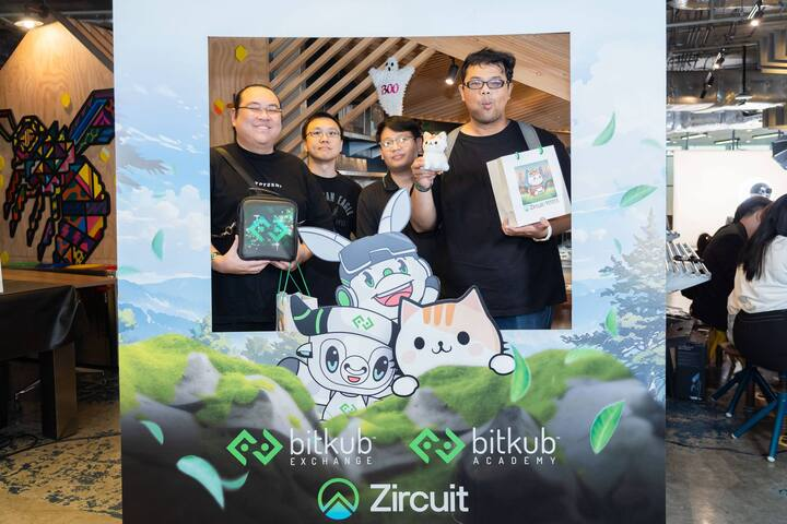 Zircuit's tweet photo. Our very own @martinetlee and @mirkogarozzo presented at our gmeow meetup in Bangkok earlier this week 🇹🇭 Thank you to everyone who stopped by 💚

They'll be at the @BitkubOfficial summit this weekend, so make sure to stop by and say hi 👋 https://t.co/viZON0Ejs0