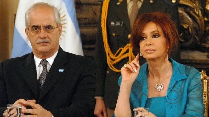 therealbuni's tweet photo. Viste quien firmo el decreto 1511/2009 para que una ONG inglesa y su "grupo de trabajo" pueda investigar todos los archivos confidenciales del  ejercito argentino ?

-milei cipayo vende patria!! 😤

Nono, fue taiana en el 2009

-por algo será fachos https://t.co/xfqM6WRHPP