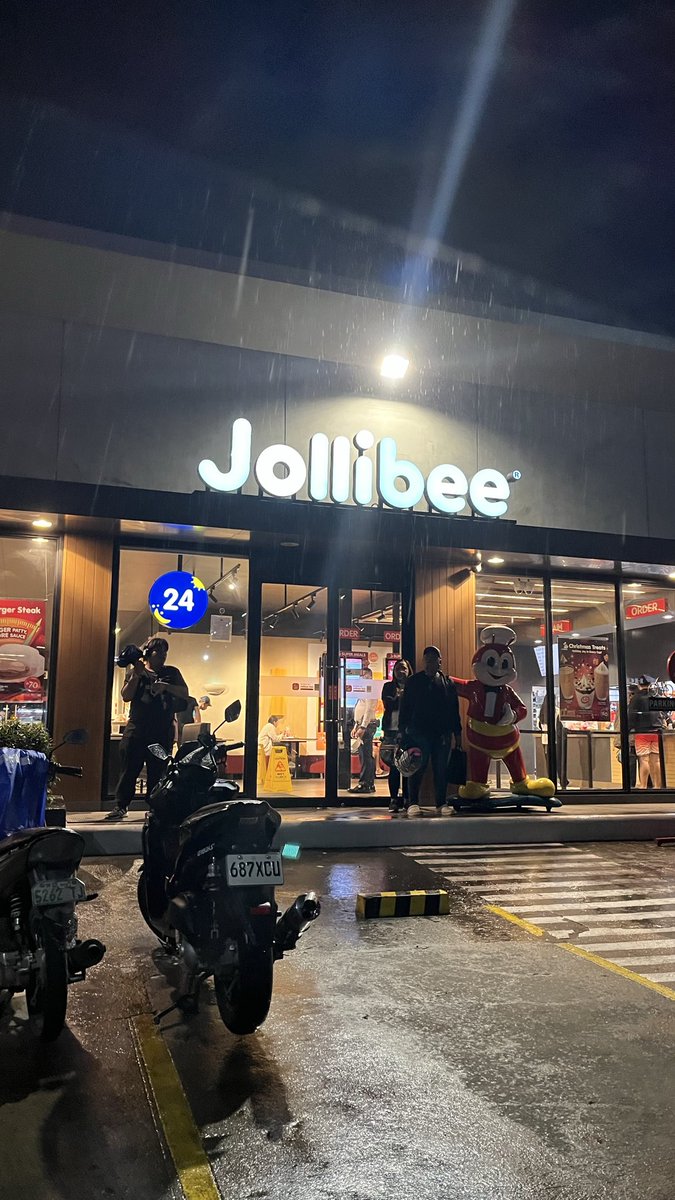 Omgeee may jollibee sa mcu! akala ko mcdo lang di kasi visible sa maps 😭

eniweys sana nasa testing center na rin kayoo goodluck saten guyssss 💗