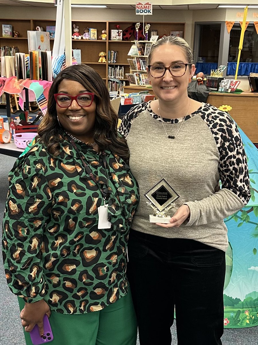 Thank you Dr. Wynne! I’m feeling grateful &amp; inspired after receiving one of your Tenacity Awards for Dream Team 3! 🙌
This recognition reflects the hard work, support, &amp; collaboration that make our CBPLs here at Escamilla so meaningful. <a href="/Escamilla_AISD/">Escamilla Elementary School</a> <a href="/DrWynneLaToya/">Dr. LaToya Wynne</a> <a href="/AldineISD/">Aldine ISD</a>