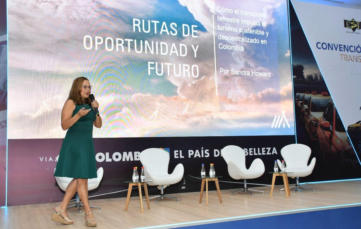 Avanza la Convención! , la exviceministra de Turismo, Sandra Howard, presenta ante la Convención Nacional de Transporte y Turismo la propuesta de política pública “Ruta de Oportunidades”, una estrategia de crecimiento acelerado para el sector transporte.