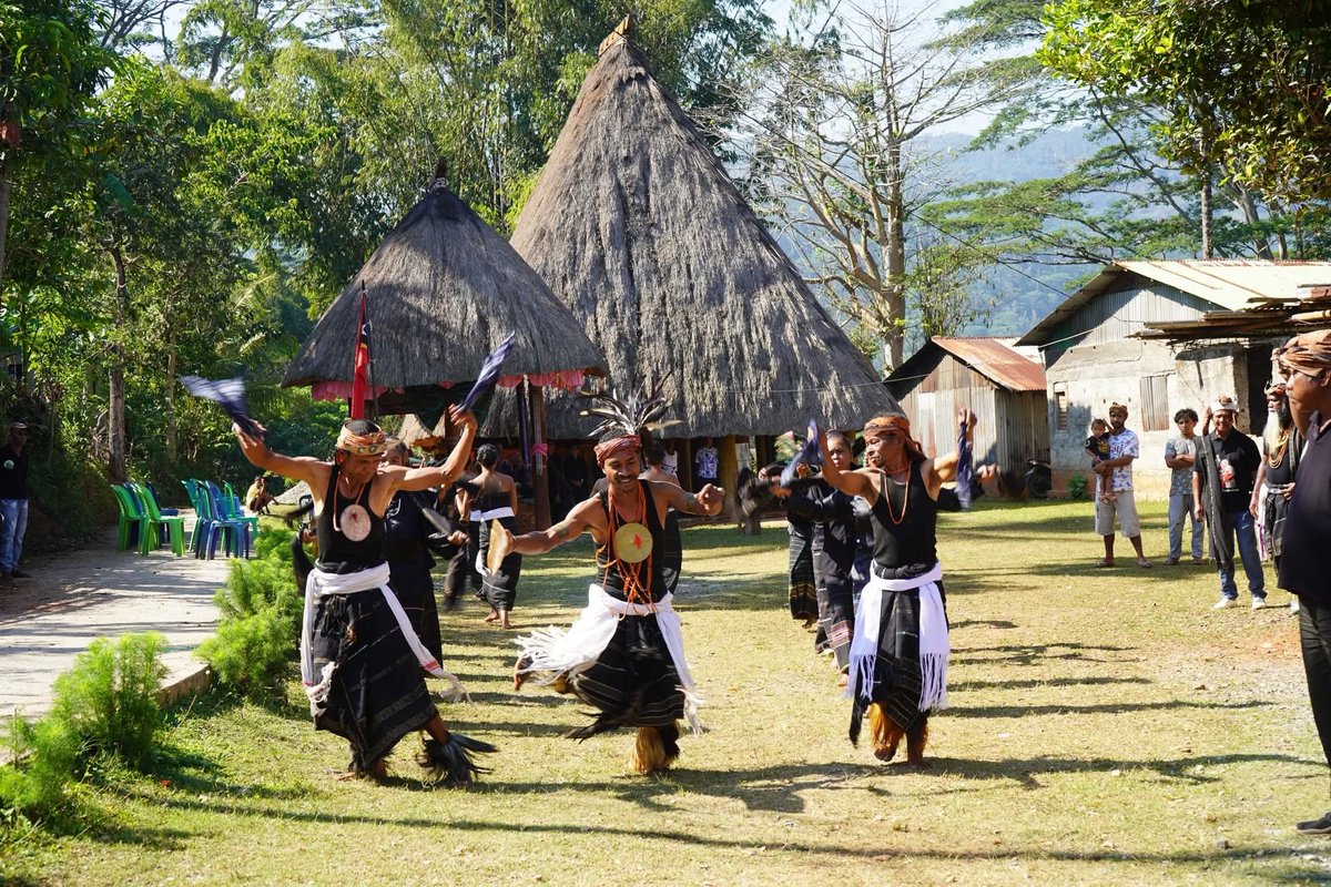 [PT] E na notícia de hoje somos levados ao outro lado do mundo ✈️ até à Escola Portuguesa de Díli, em Timor! 🇹🇱

[ENG] And in today's news, we are taken to the other side of the world ✈️ to the Portuguese School of Dili, in Timor! 🇹🇱