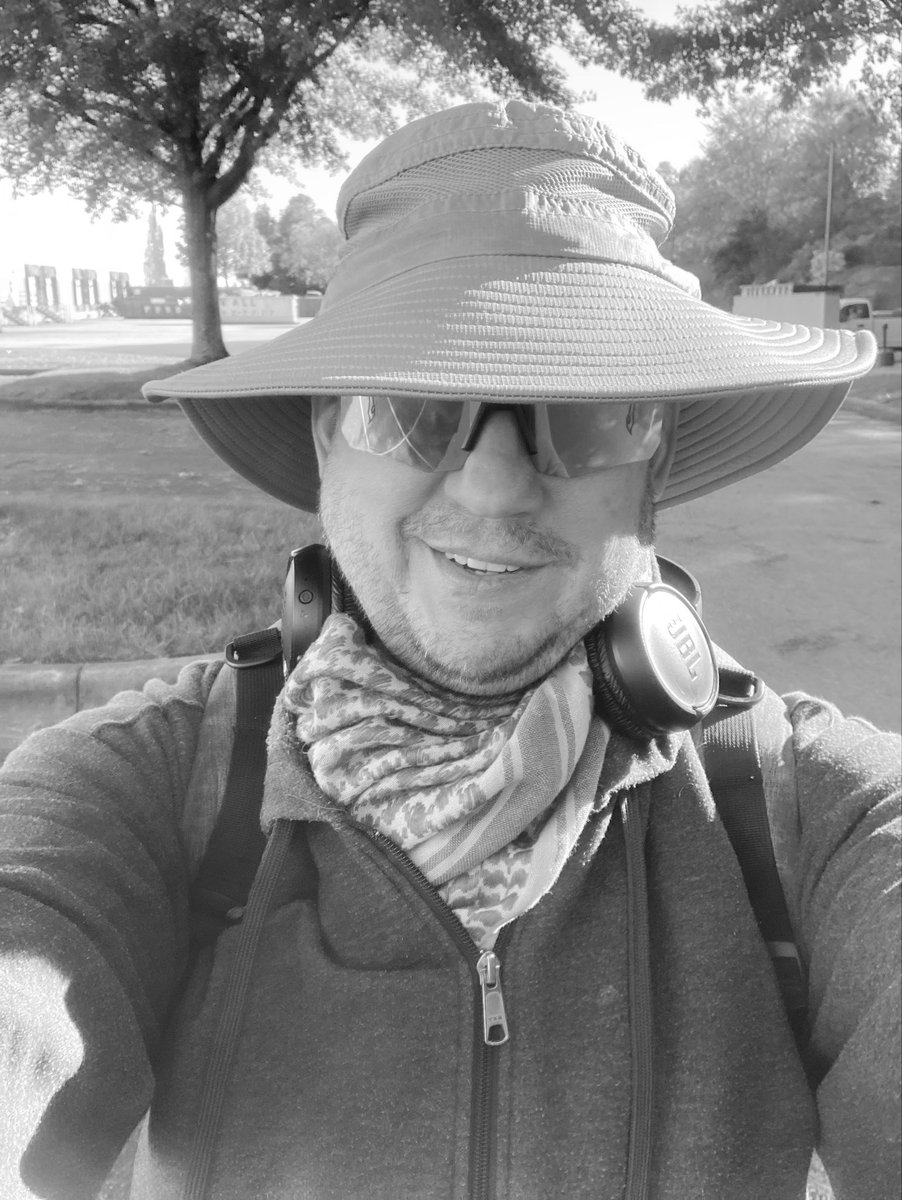dayless6's tweet image. Hello from North Korea, no filters, no color, it’s just black and white here.