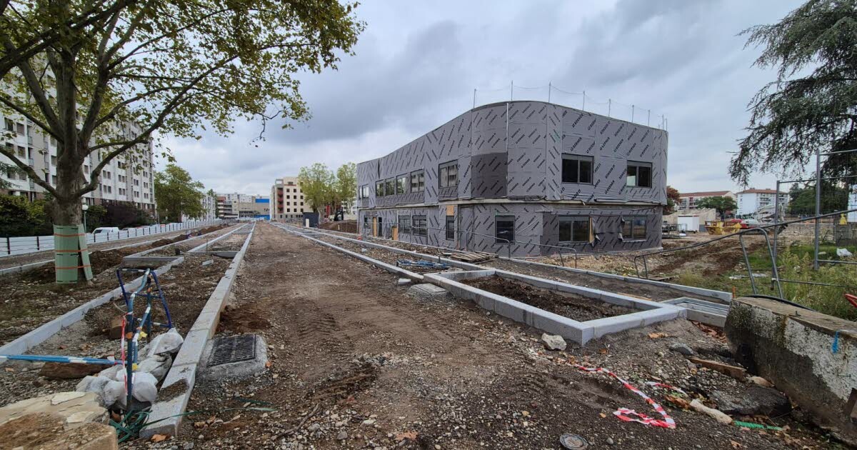 leprogreslyon's tweet image. Comment convaincre de nouveaux habitants de s’installer à #SaintFons grâce à cet écoquartier ?

➡️ l.leprogres.fr/nJa