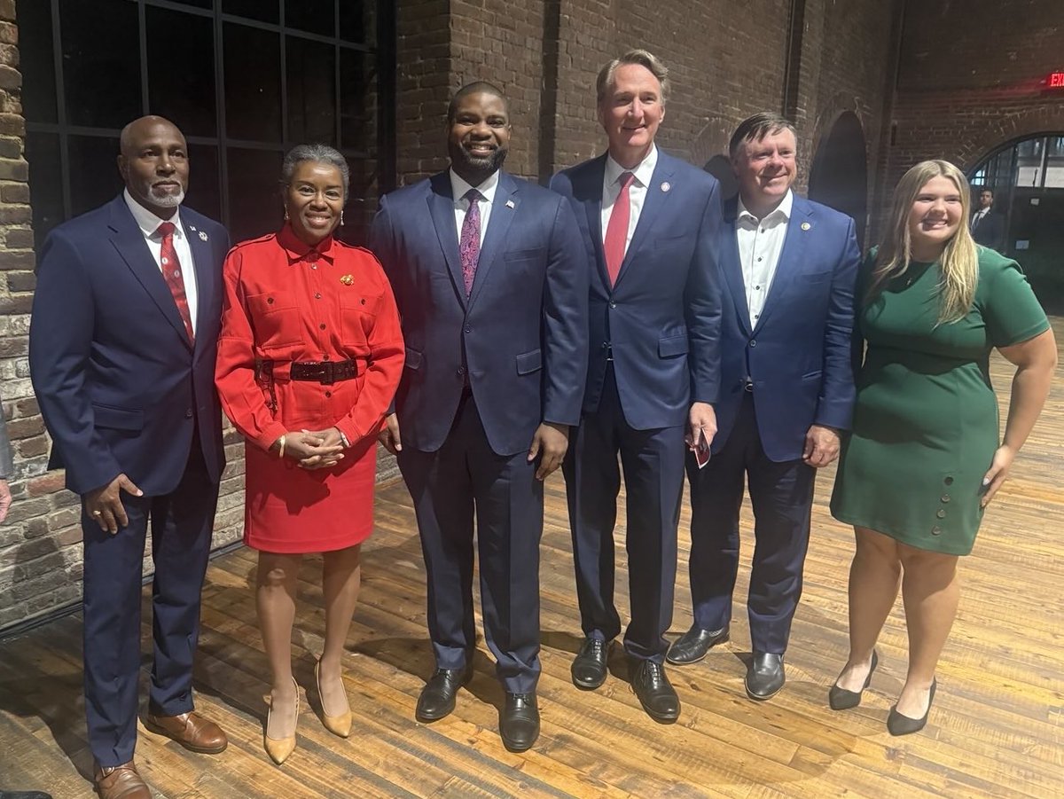 ByronDonalds's tweet image. Virginia, your job is SIMPLE.
✅Vote early
✅Vote @winwithwinsome
✅Vote @GOP DOWN-BALLOT
✅Get your friends & family to the polls
✅Help turn-out low-propensity voters
There are LESS THAN 2 WEEKS LEFT until Election Day 2025.
Together, we will KEEP THE COMMONWEALTH RED🇺🇸