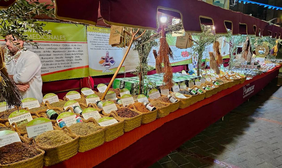 Vox_Hellin_Of's tweet image. ⚔️ Ya podéis visitar el Mercadillo Medieval, con sus tradicionales puestos, del 23-26 de octubre.

#Fiestas #Tradición #Pregón #Medieval