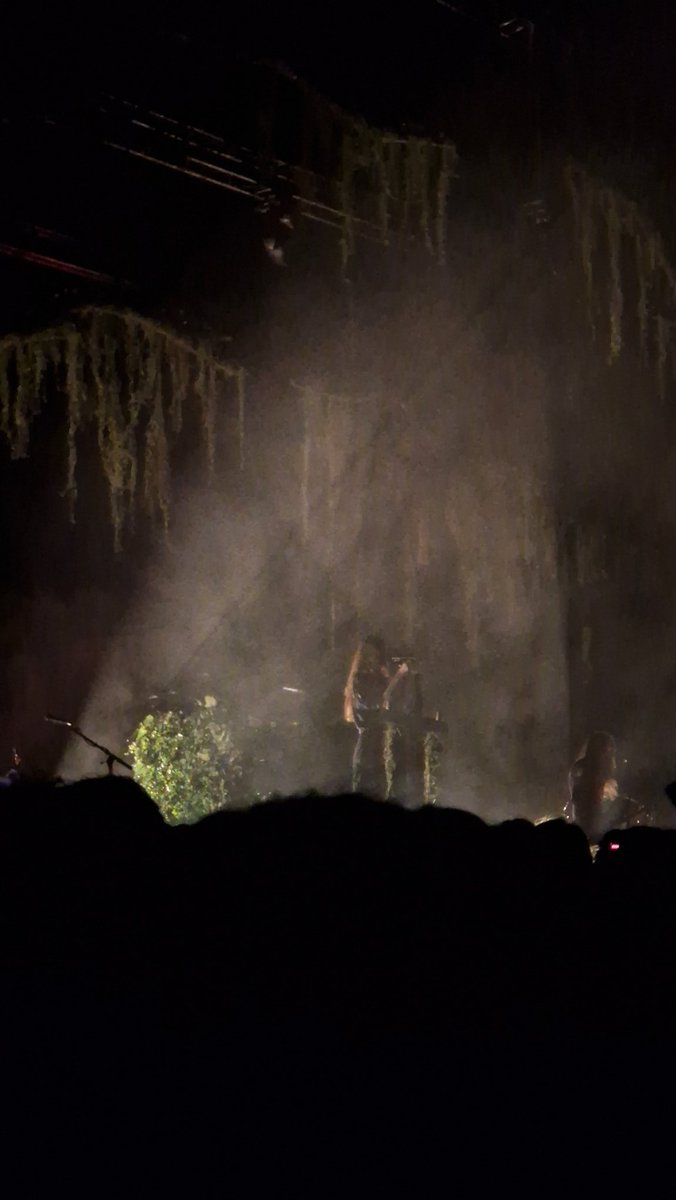 ThatxxLuca's tweet photo. fucking. collapses on the ground. i heard sun bleached flies live no one talk to me ever again thank you https://t.co/sUq9KZc4Tf