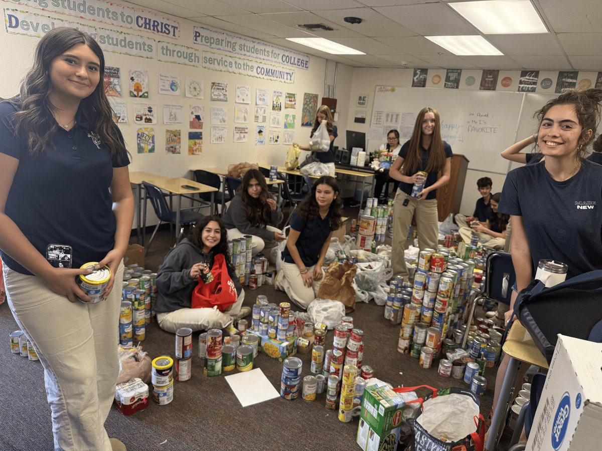 YC was honored by the Yuma Community Food Bank for our September food drive! 🌾 Thanks to STUCO and our amazing YC community, we donated 2,952 lbs of food for Hunger Action Month! 💛💙 #YumaCatholic #HungerActionMonth