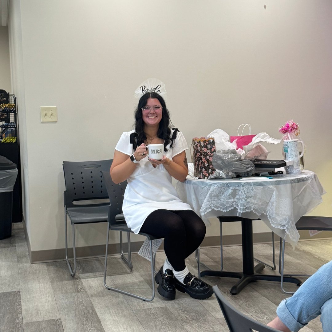Our Intake team celebrated the "bride-to-be" this afternoon! We are so excited for Sam as she enters this new chapter of life! 💍✨
#hughesandcolemaninjurylawyers #teamcelebration #bridalshower #bowlinggreenky #kentucky #lawfirm #lawfirmteam