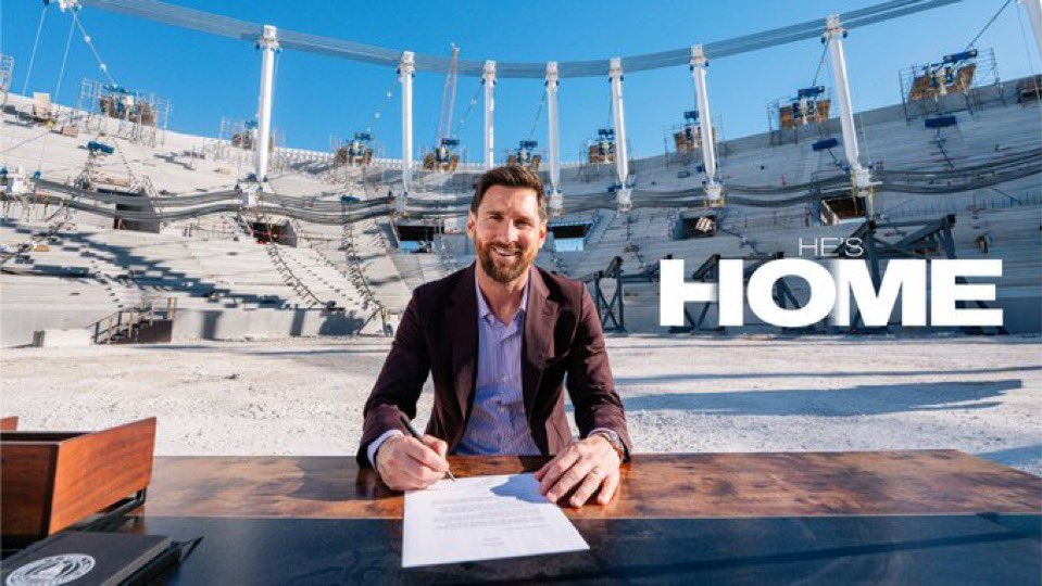 ¡#Messi 🇦🇷 renueva contrato con #InterMiami 🩷 hasta 2028!

Hace dos semanas analizamos que su club estrena estadio en nada (ahí ha firmado), que ya tenía ofertón y que su nivel de MVP de #MLS 🇺🇸 empujaba a este movimiento

Así lo vemos en <a href="/elenganche/">El Enganche</a> 👇

youtube.com/watch?v=Dpub_l…