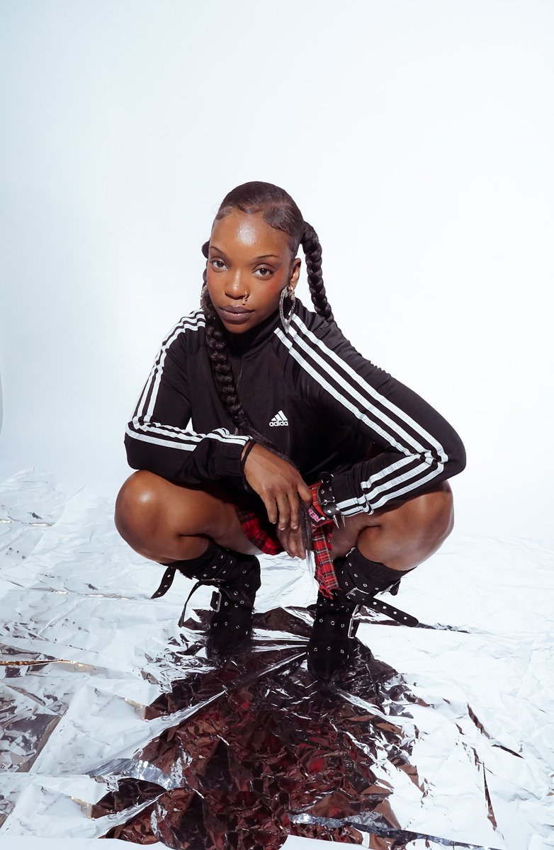 rebelbabyshrl's tweet image. Rebel in @adidas @adidasoriginals 

Photographed by: @CosmicCayla 

Lighting/Studio Set Up: @CosmicCayla 

Stylist: @rebelbabytv 

Hair &amp;amp; Makeup: @rebelbabytv
#adidas #printmodel #rebel